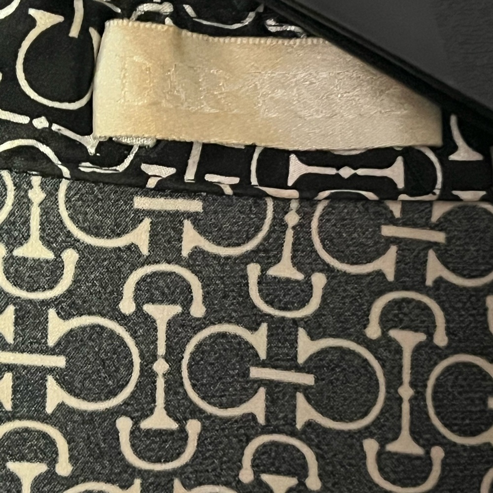 Chic Black and White Patterned Blouse - Picture 2 of 2